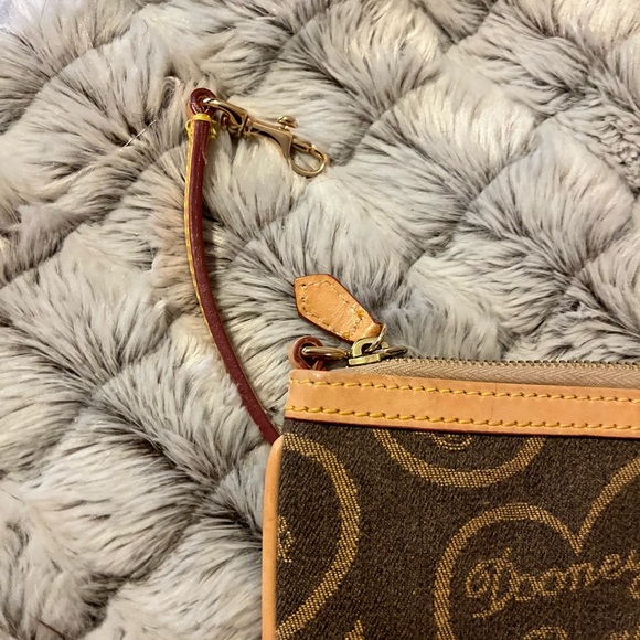 DOONEY & BOURKE, INC. LARGE WRISTLET WITH REMOVABLE STRAP - Picture 15 of 15